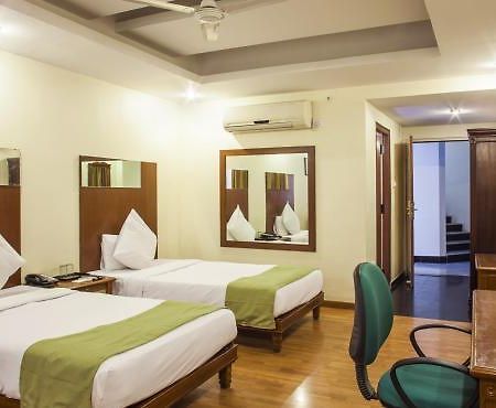 Sandhya Hotel Haiderabad Buitenkant foto
