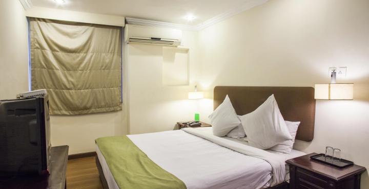 Sandhya Hotel Haiderabad Buitenkant foto
