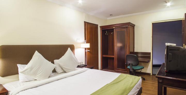 Sandhya Hotel Haiderabad Buitenkant foto