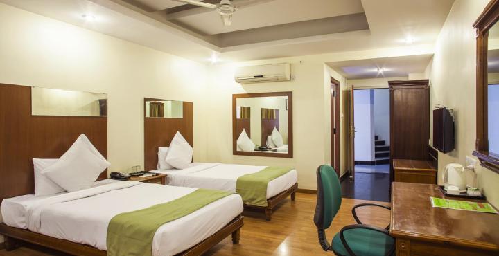 Sandhya Hotel Haiderabad Buitenkant foto