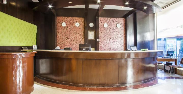 Sandhya Hotel Haiderabad Buitenkant foto