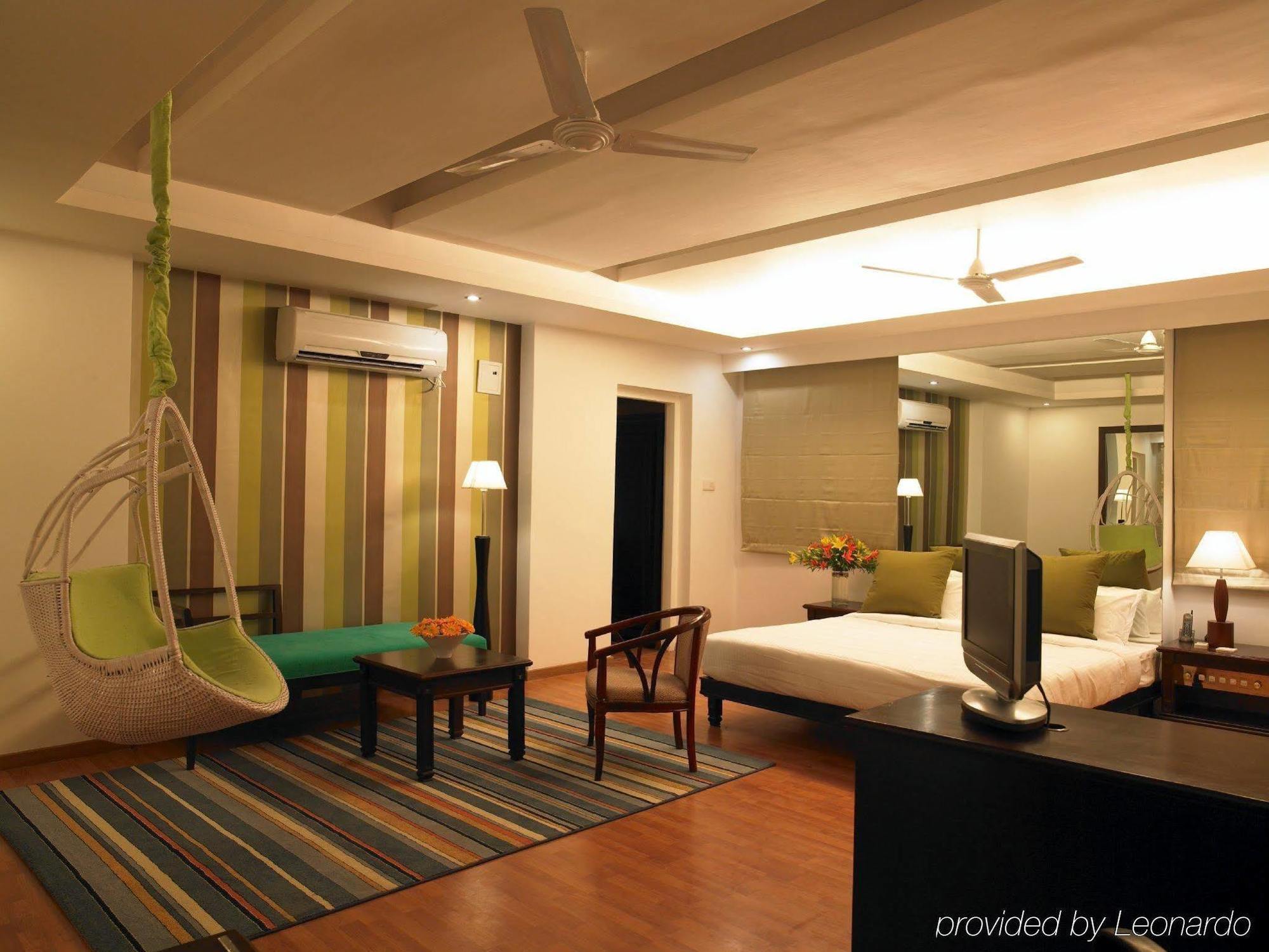 Sandhya Hotel Haiderabad Buitenkant foto